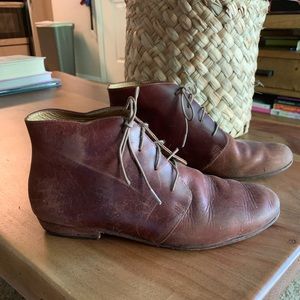 Nisolo size 9 brown boots - need to be re-soled.
